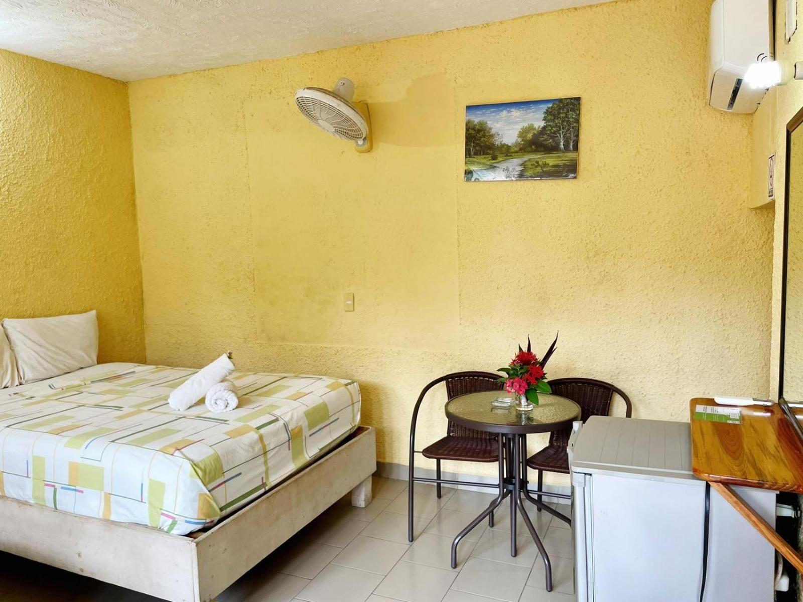 Hotel Bigu ปูแอร์โตเอสกอนดิโด ภายนอก รูปภาพ